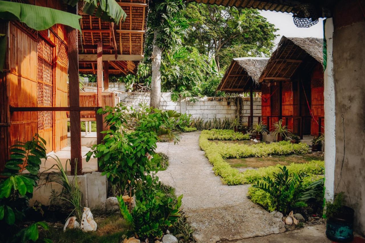 Suba Beach Nipa Huts Apartamento Daanbantayan Exterior foto